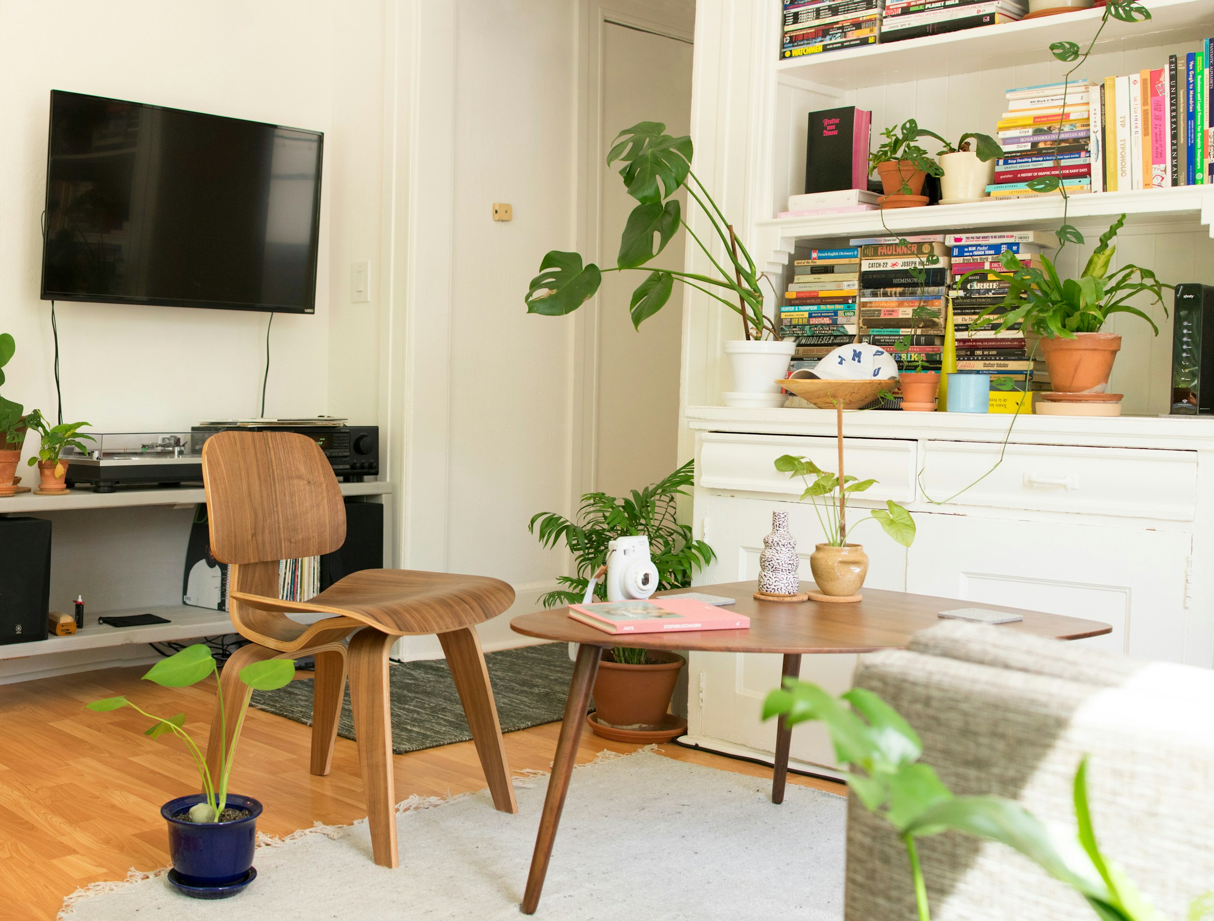 Smartly managed space of a small apartment
